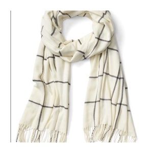 GAP Blanket Scarf Black and White Plaid